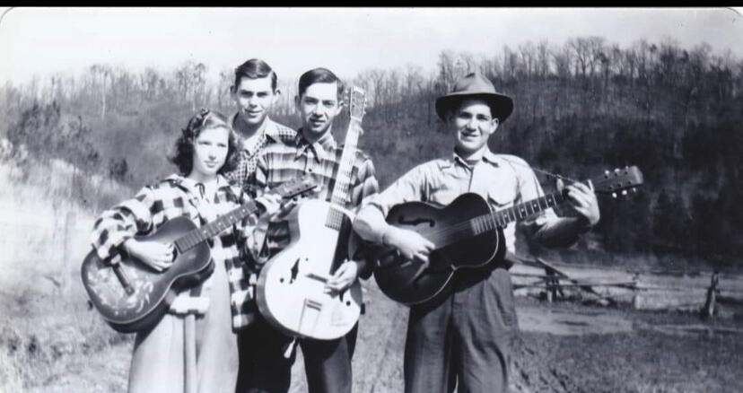 Prunetucky look: Felt hats and check shirts, long dresses and sleeves